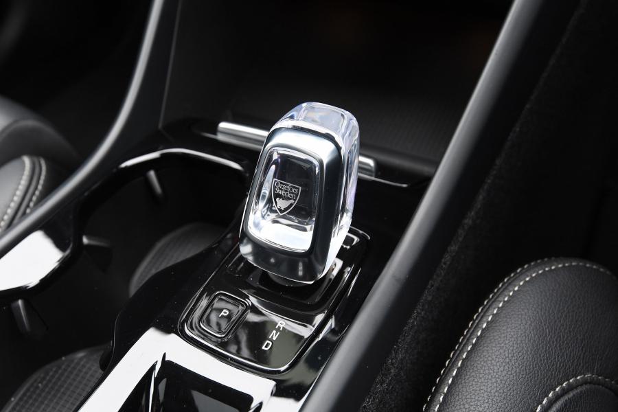 Детали интерьера Volvo XC40 T4 Inscription 2018 года  (UK) (фото 9 из 15)